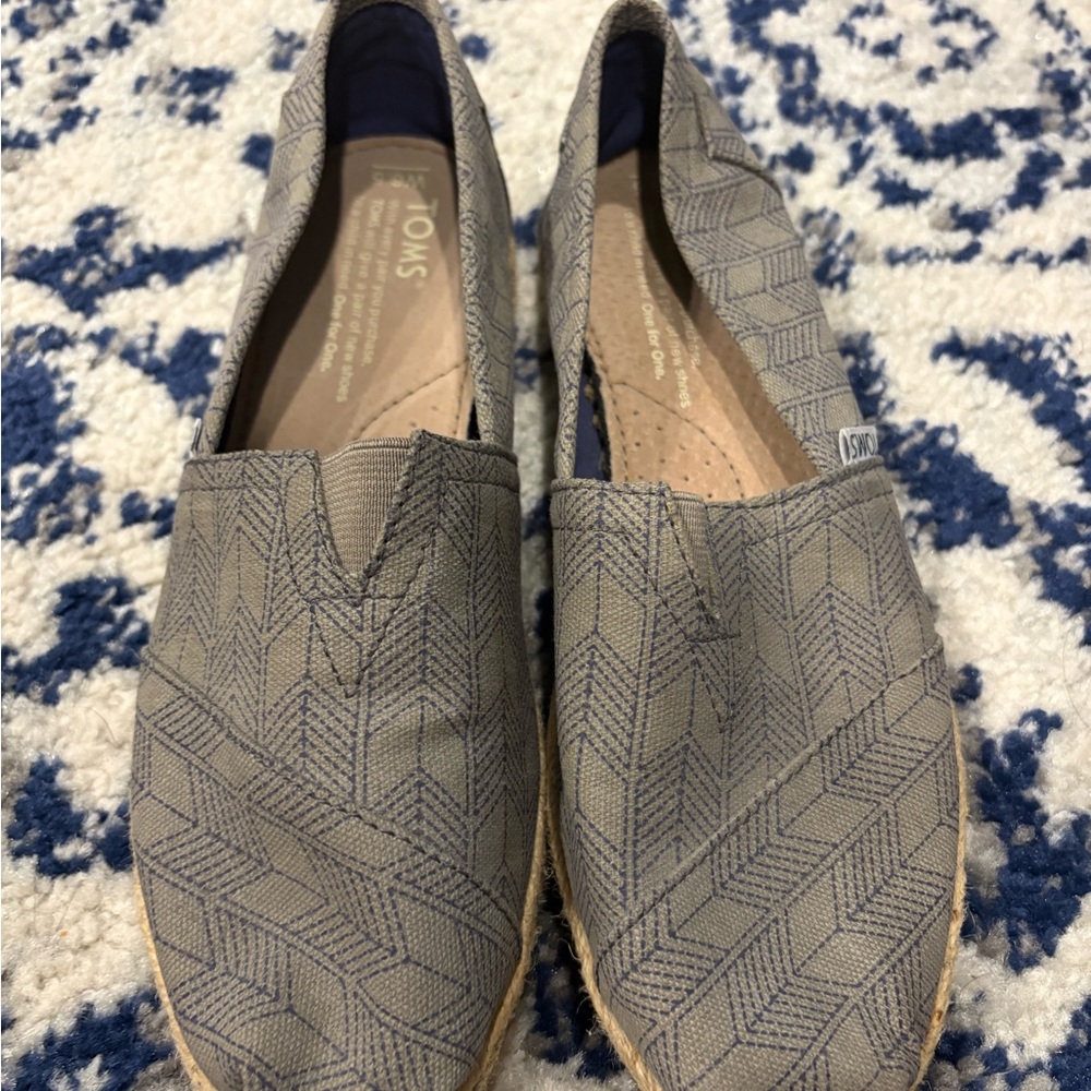 TOMS Espadrille Slip-On Flats – Geometric Print Gray/Blue – Women’s Size 6.5